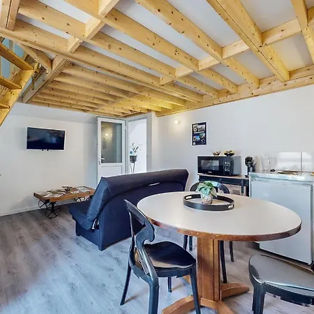 Lovely In Le Vendin 아파트 *